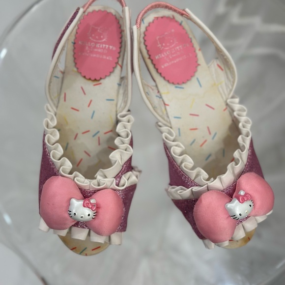 Hello Kitty by Sanrio Kids Sandals Size 13/1. In good condition - Picture 6 of 10
